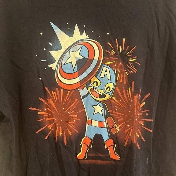 EUC: marvel comics, Captain  America, Chibi style men’s T-shirt, size L - Picture 2 of 5